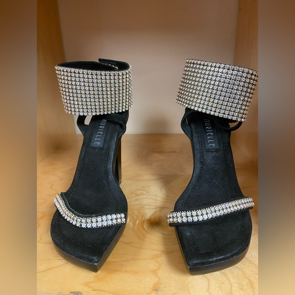 NEW NURIELLE FASHIONABLE FANCY WOMEN SUED HEELS SIZE 6